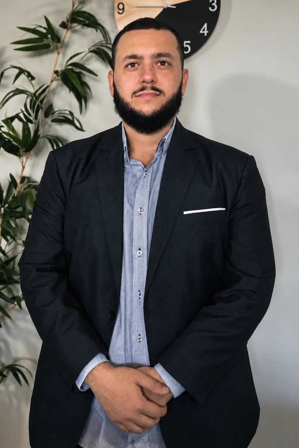 Consultor financeiro em ambiente profissional